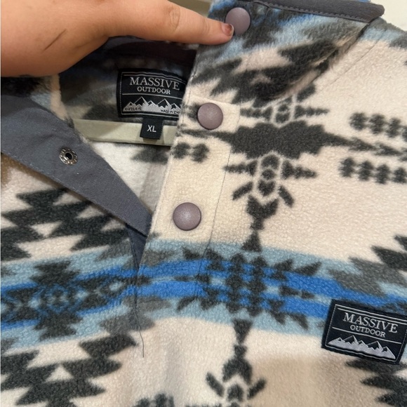 Stylish Blue and Black Patterned sweater xl - Picture 5 of 7